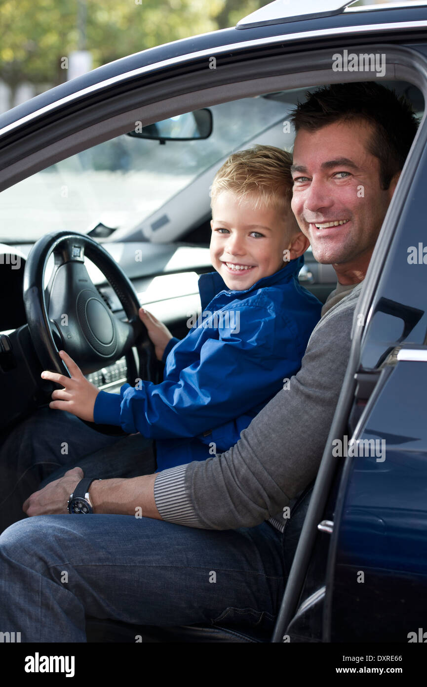Как пользоваться автомобилем сына. Машина для папы. Папа с сыном за рулем. Папа с ребенком в машине. Машина для сына.