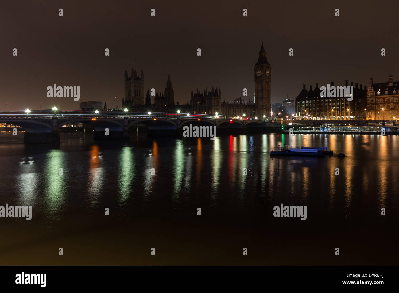 LONDON UK, 29th March 2014. Some major public landmarks, including Westminster's Houses of Parliament, switched non-essential lights off to show their support for the WWF Earth Hour global event. Credit:  Steve Bright/Alamy Live News Stock Photo