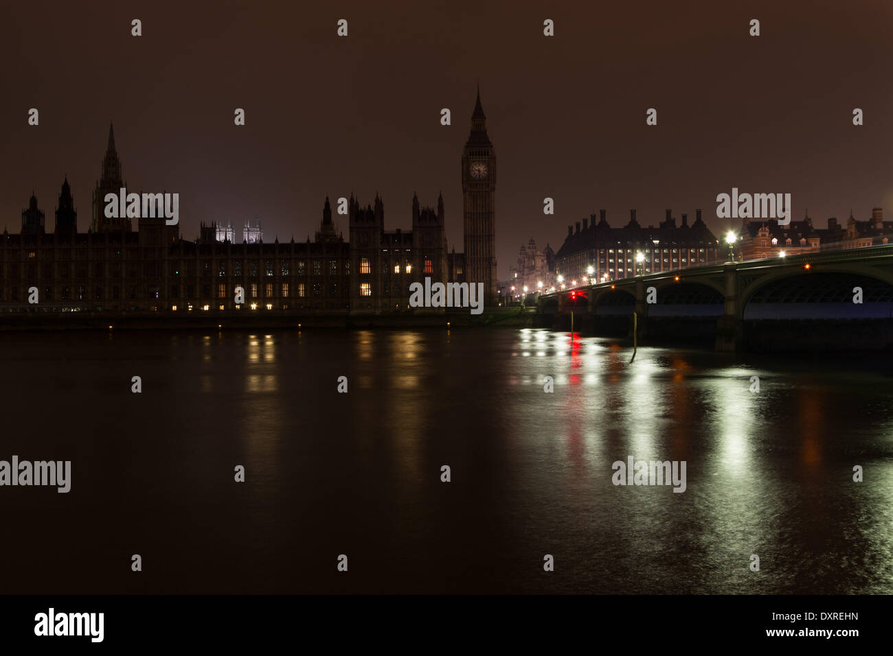 LONDON UK, 29th March 2014. Some major public landmarks, including Westminster's Houses of Parliament, switched non-essential lights off to show their support for the WWF Earth Hour global event. Credit:  Steve Bright/Alamy Live News Stock Photo