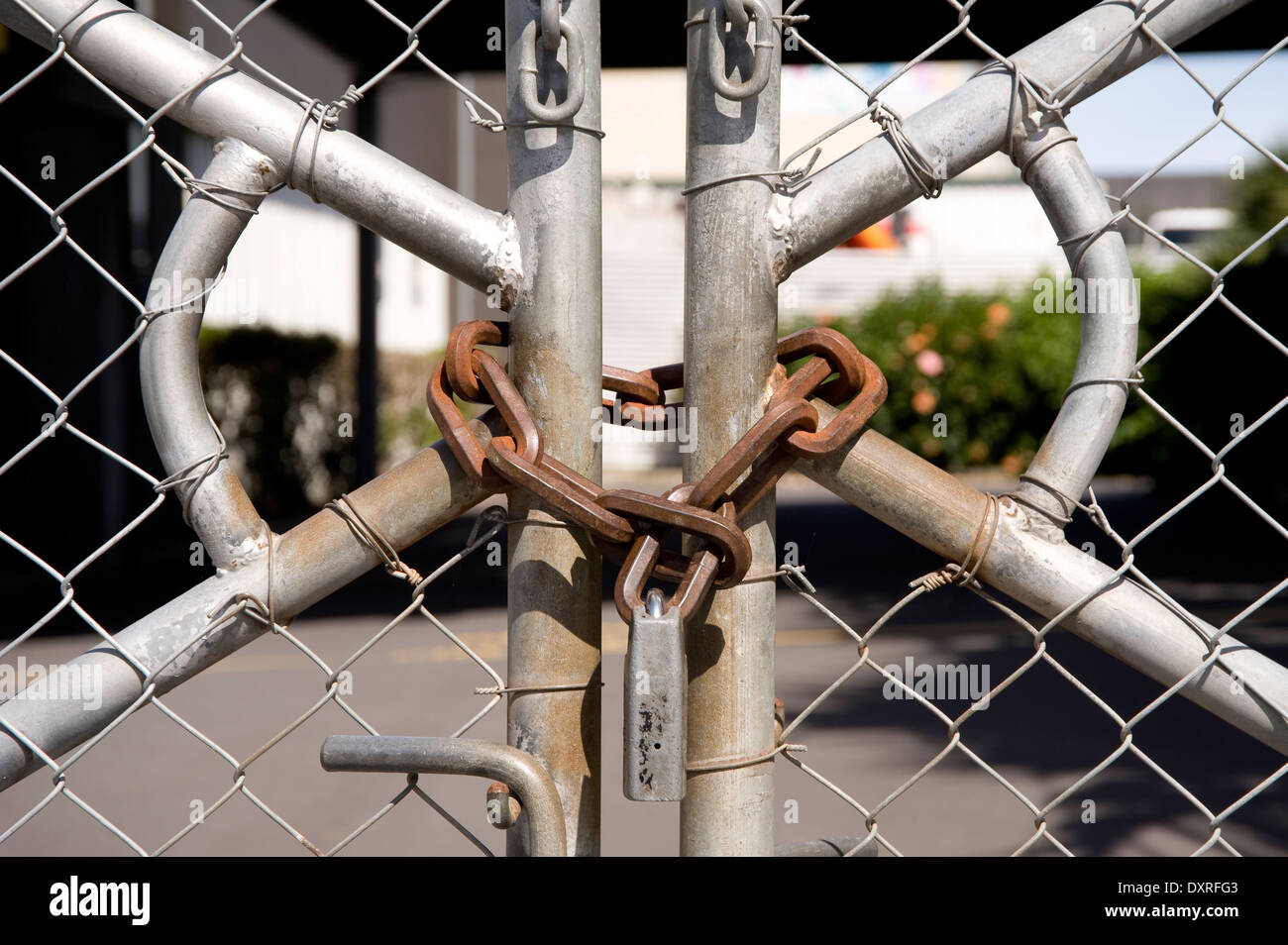 chain to lock gate