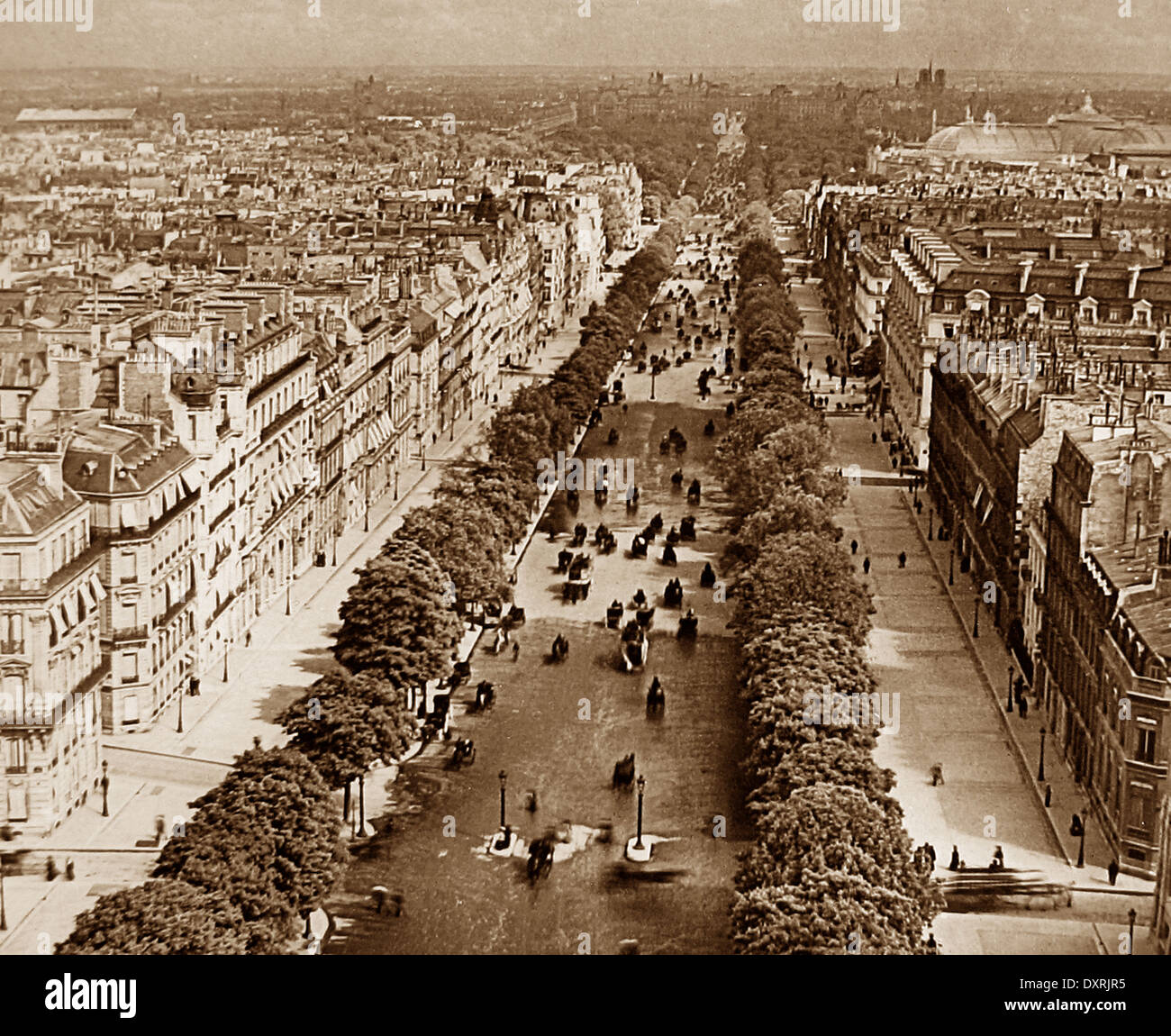 Avenue des Champs Elysees and Arc de Triomphe at night, Paris Stock Photo -  Alamy