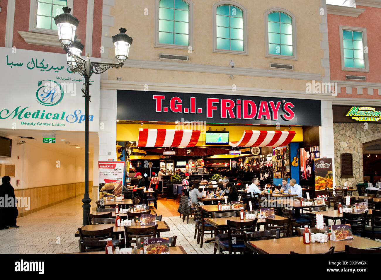 Qatar, Doha, Villaggio shopping mall Stock Photo Alamy