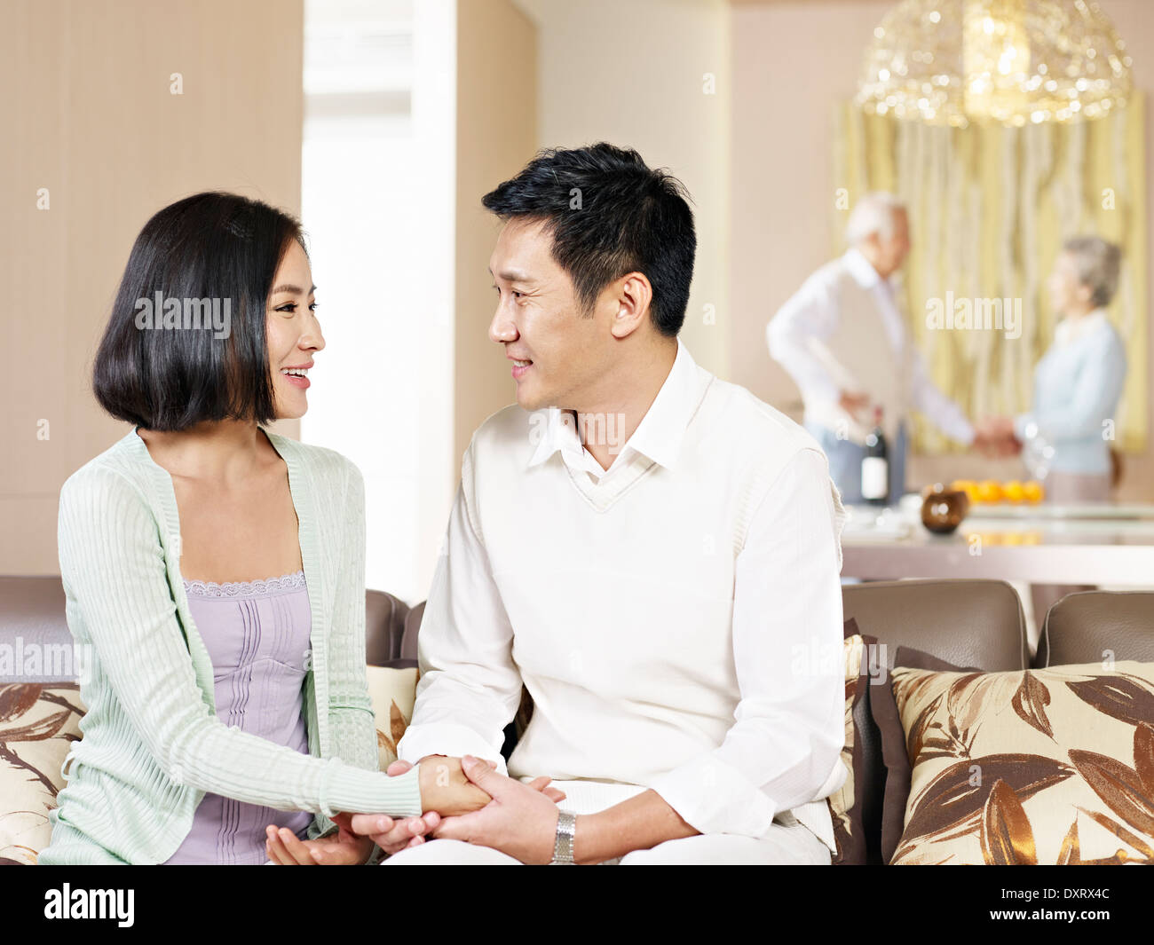 Chinese couple holding hands hi-res stock photography and images - Alamy