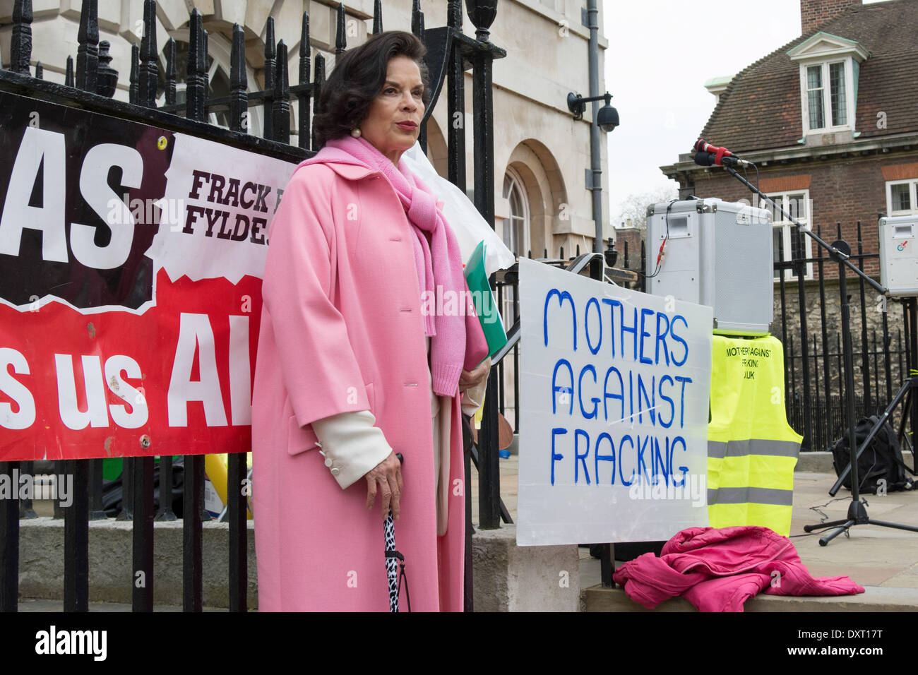 London UK. 30 March 2014. Bianca Jagger lends her support to the Mothers Against Fracking rally at Old Palace Yard near the House of Lords in Westminster. Held to co-incide with Mothers Day, it was a family protest called to demonstrate the opposition of entire families to fracking in the UK. Credit:  Patricia Phillips/Alamy Live News Stock Photo