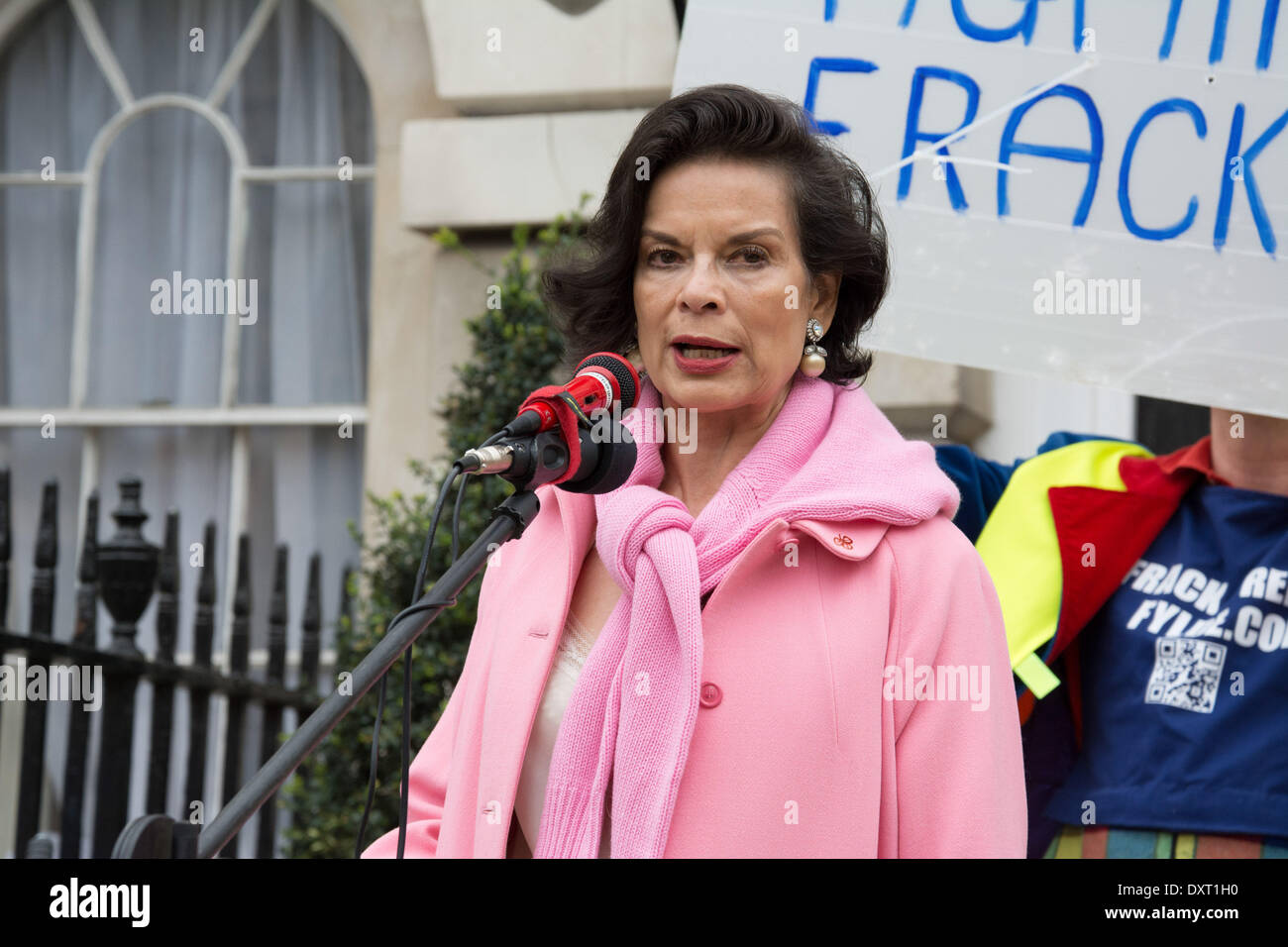 London UK. 30 March 2014. Bianca Jagger (centre, wearing pink) speaks at the Mothers Against Fracking rally at Old Palace Yard near the House of Lords in Westminster. Held to co-incide with Mothers Day, it was a family protest called to demonstrate the opposition of entire families to fracking in the UK. Credit:  Patricia Phillips/Alamy Live News Stock Photo