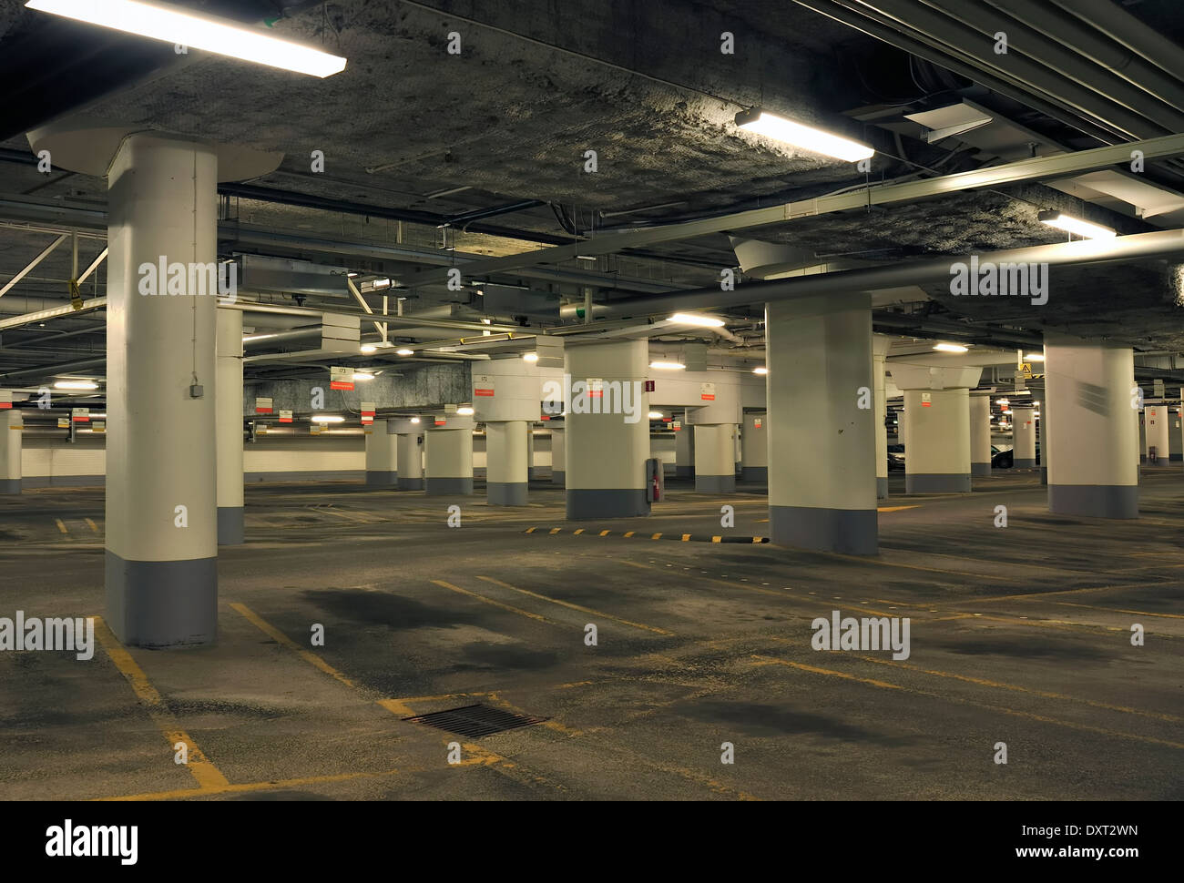 Underground Garage Stock Photo 68141297 Alamy