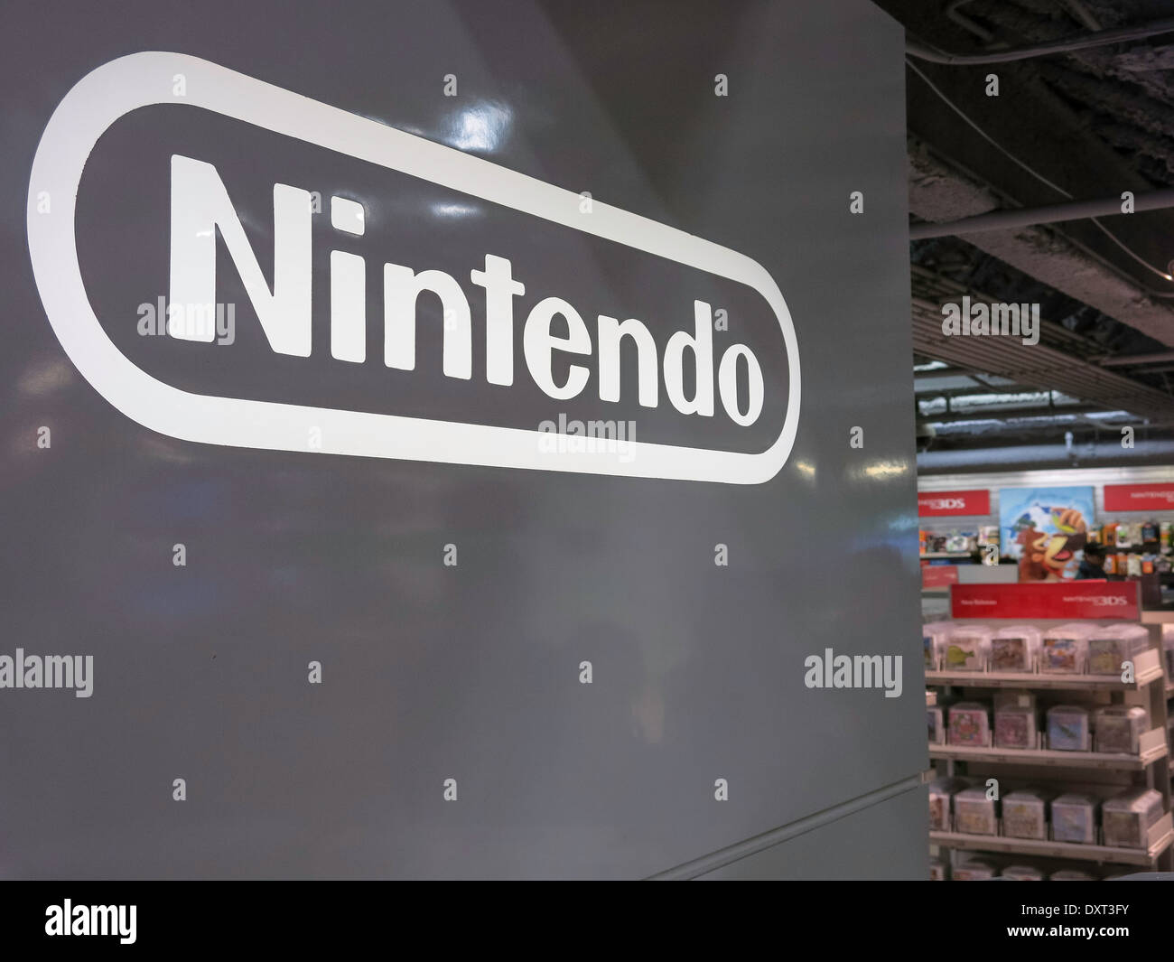"Toys R Us" Store Interior in Times Square, NYC Stock Photo - Alamy