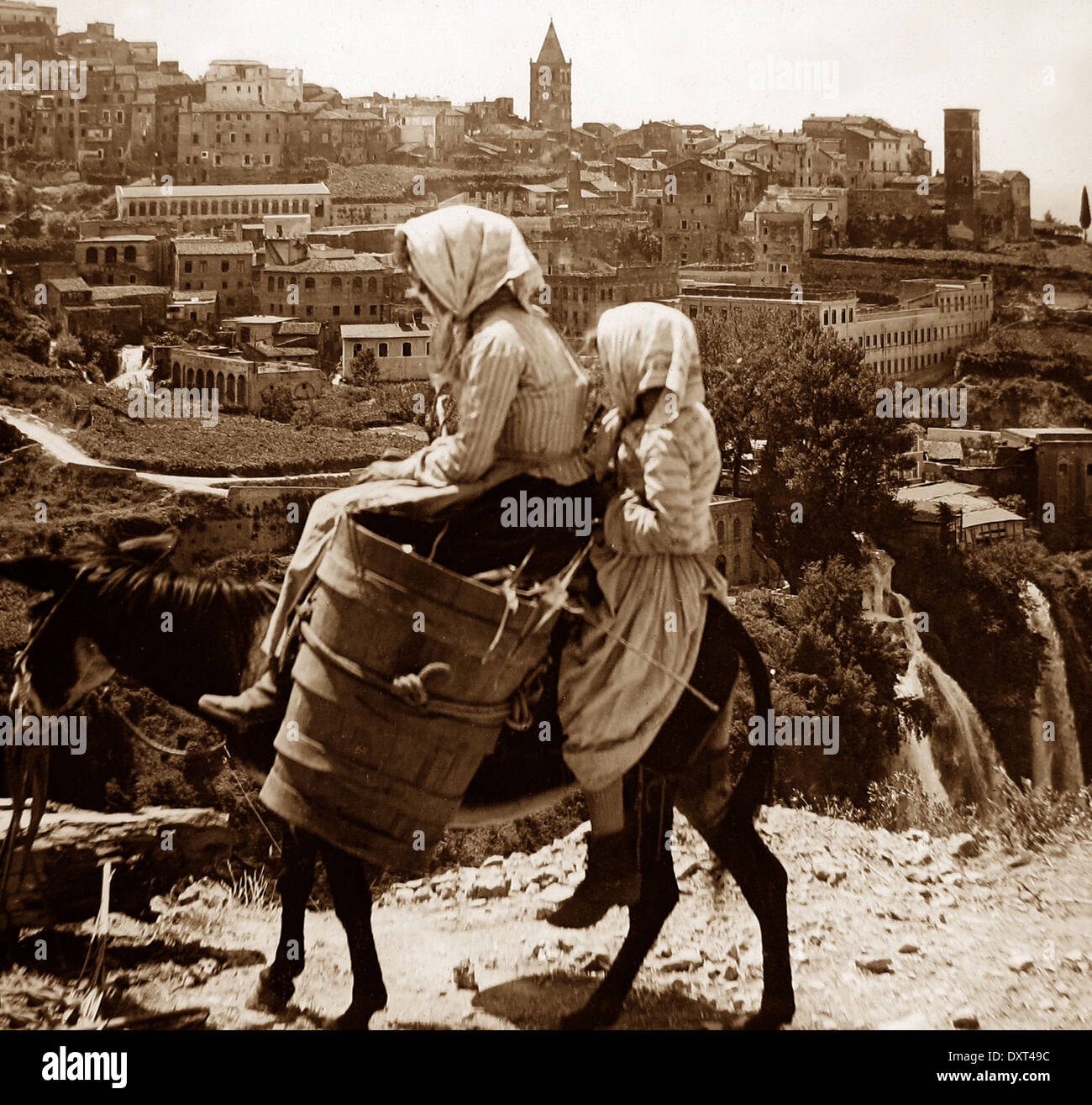 On the road to Tivoli Italy early 1900s Stock Photo