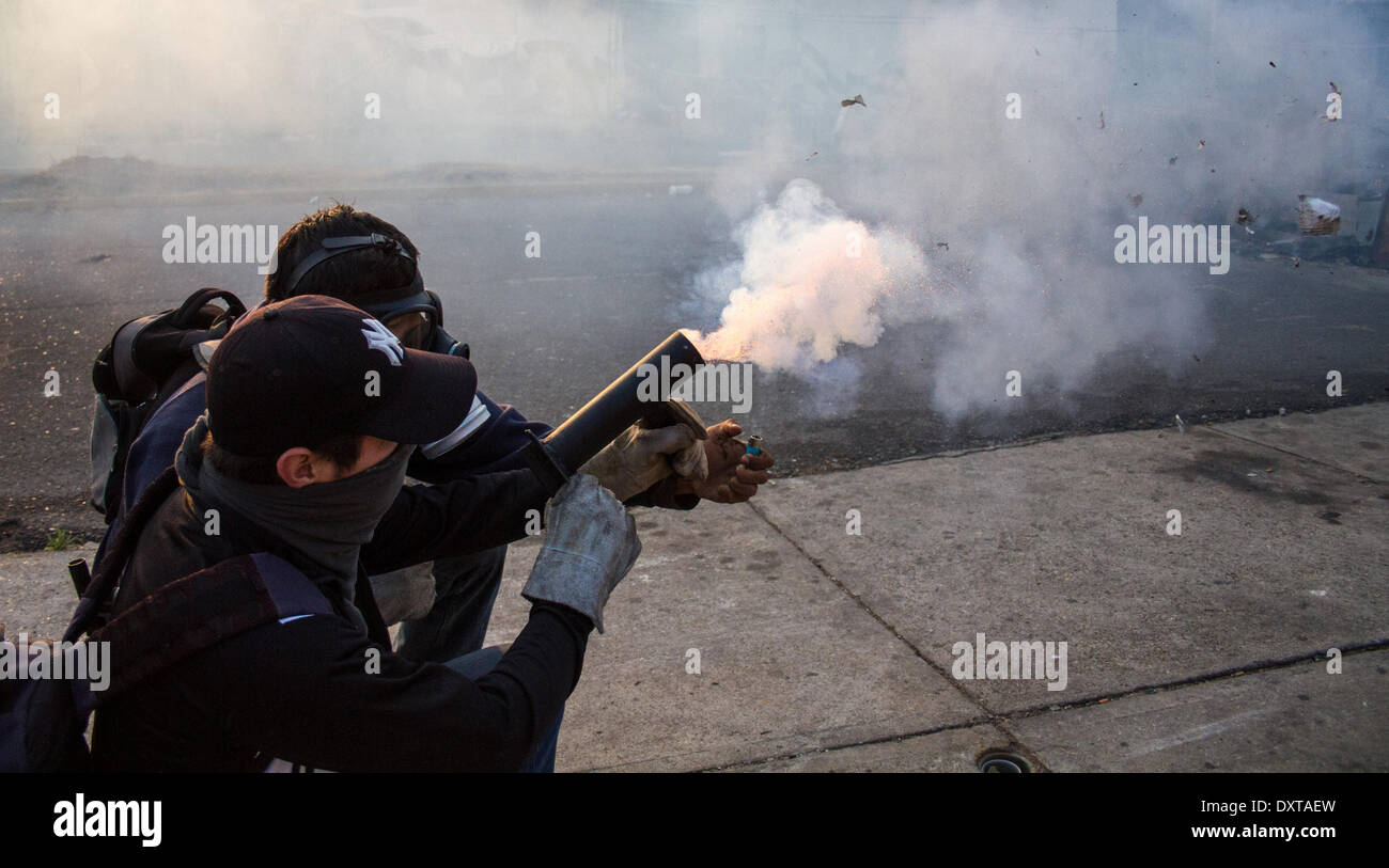 Tachira, Venezuela. 30th Mar, 2014. Demonstrators clash with elements of the Bolivarian National Guard during a protest in Tachira, Venezuela, on March 30, 2014. © Manuel Hernandez/Xinhua/Alamy Live News Stock Photo