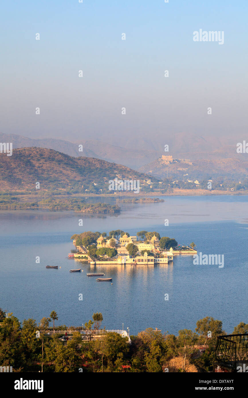 India, Rajasthan, Udaipur, elevated view of Lake Pichola and Udaipur City Stock Photo