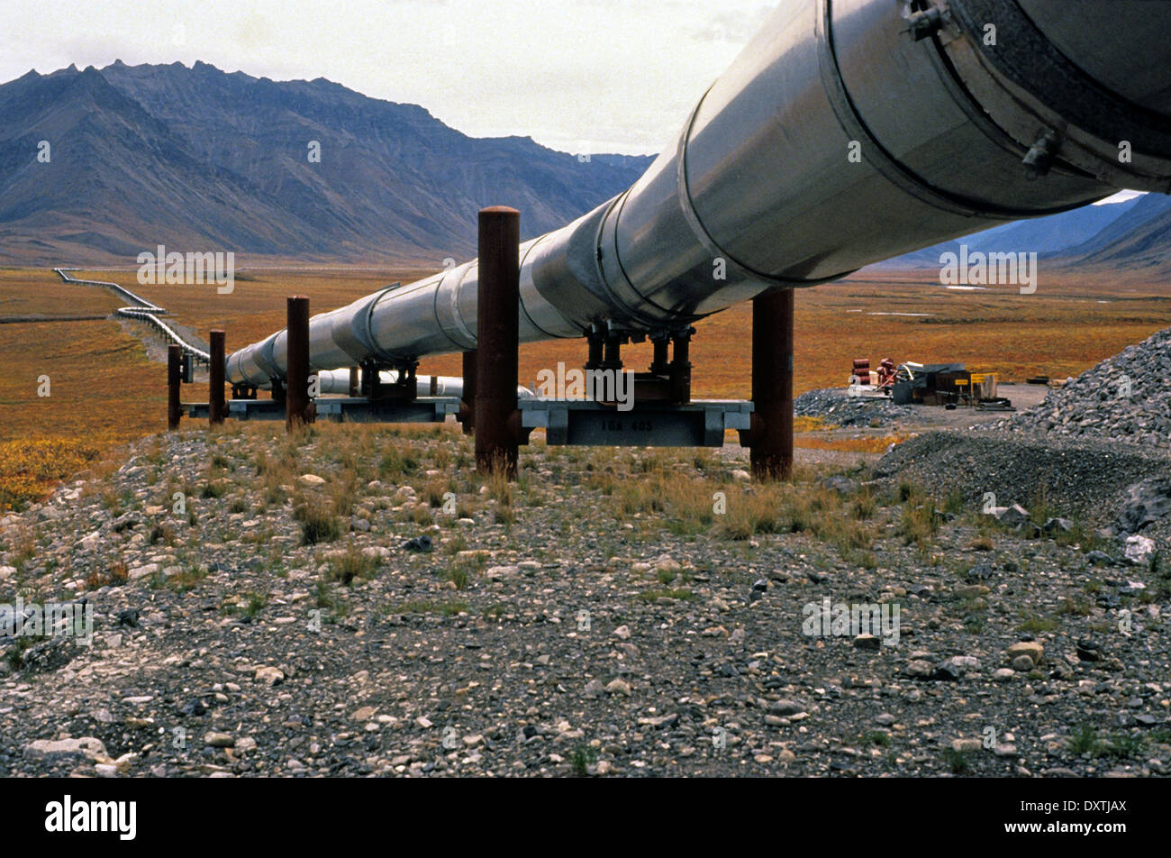 The trans-Alaska pipeline at Pump Station #4 which moves crude oil from Prudhoe Bay to the Valdez Marine Terminal August 30, 1989. Stock Photo