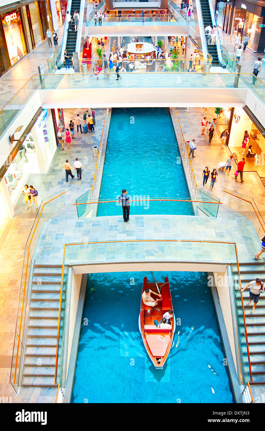 Singapore shopping mall hi-res stock photography and images - Alamy