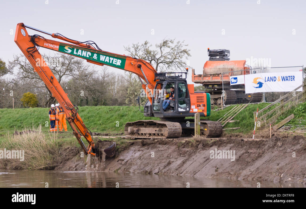 Burrowbridge, UK. 31st Mar, 2014. Work has commenced on the dredging of the River Parrett as part of a 20 year plan to alleviate the risk of flooding on the Somerset Levels. Contractors are shown operating long reach machinery just north of Burrowbridge to clear the banks ready for dredging to commence. Credit:  Mr Standfast/Alamy Live News Stock Photo