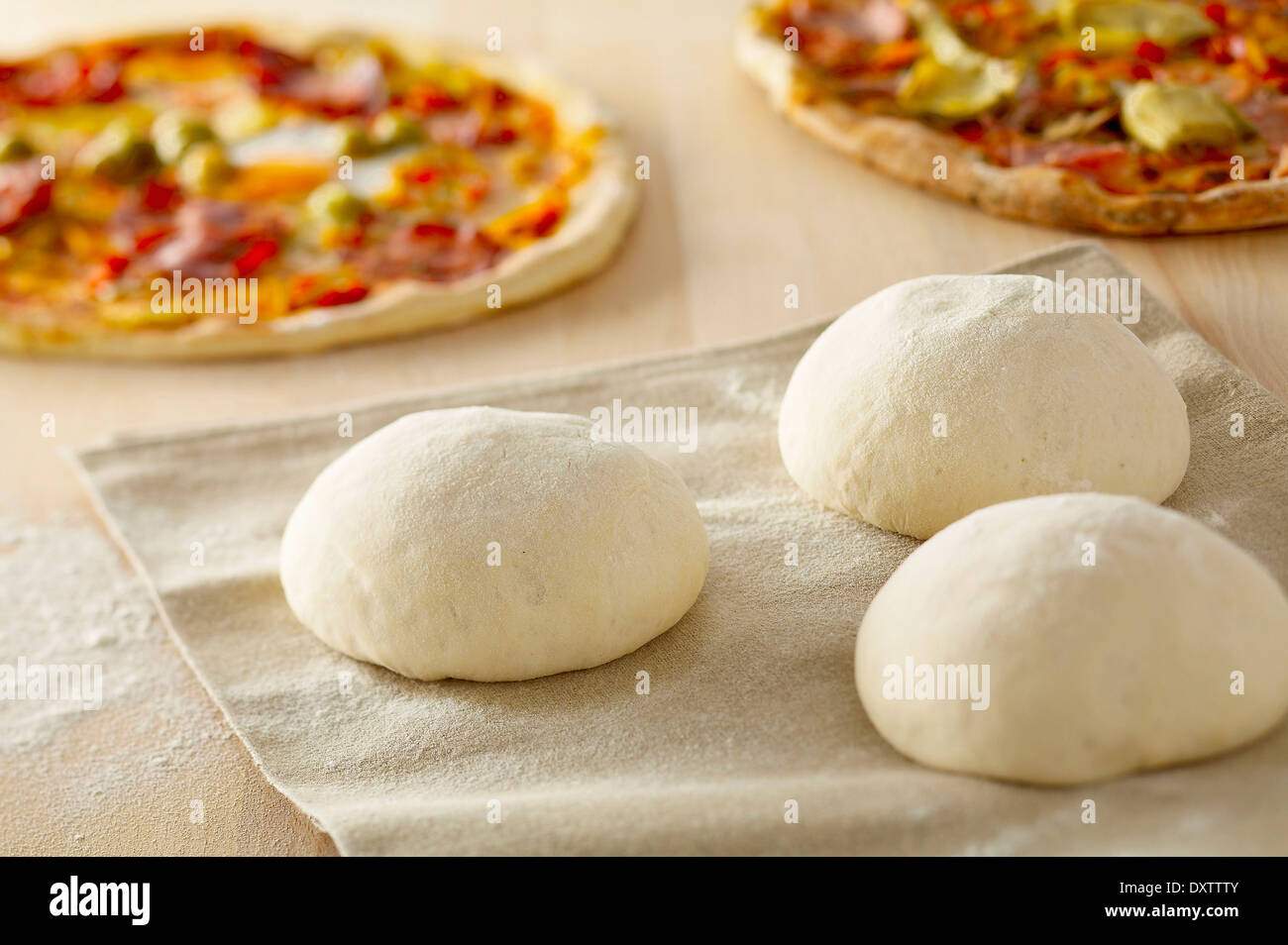 Рисовое тесто для пиццы. Aluat тесто. Сдобное тесто для пиццы. Pizza balls. Serbian Dough.