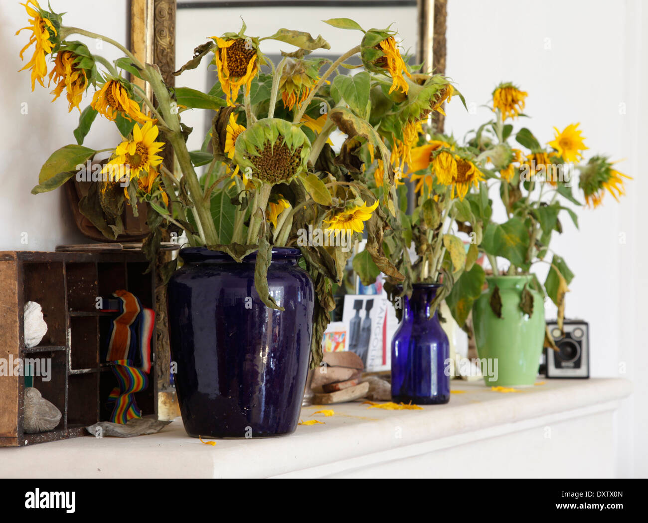 Mantle piece hi-res stock photography and images - Alamy