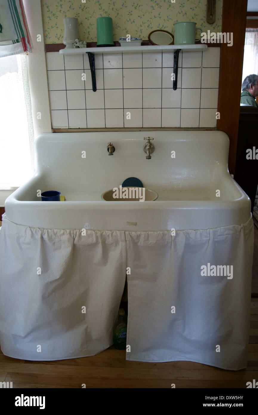 Fulllength view of a 19th century kitchen sink at the Curran Homestead