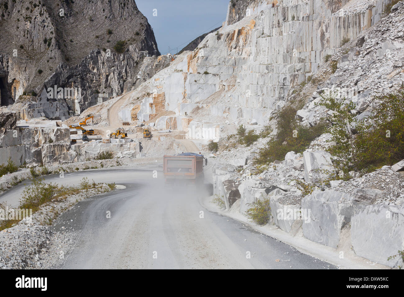 Marble quarry carrara hires stock photography and images Alamy
