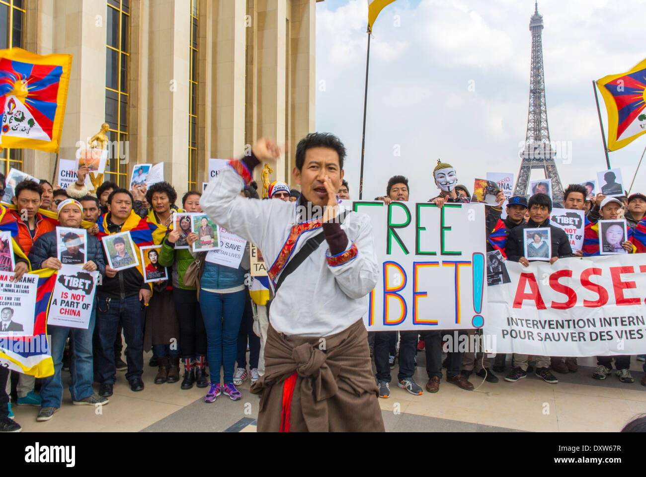 The Tibetan, Taiwanese Ethnic Communities of France, and Friends called for French citizens to mobilize during the visit of Chinese President in Paris, Holding Protest Signs, Citizens rights protests Stock Photo