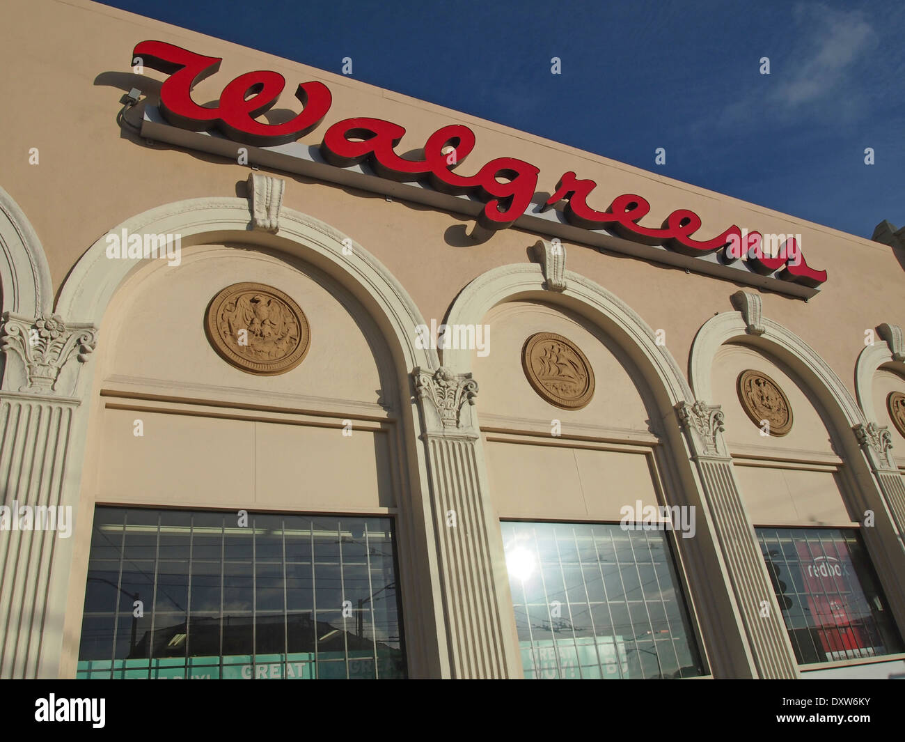 Walgreens drugstore hires stock photography and images Alamy