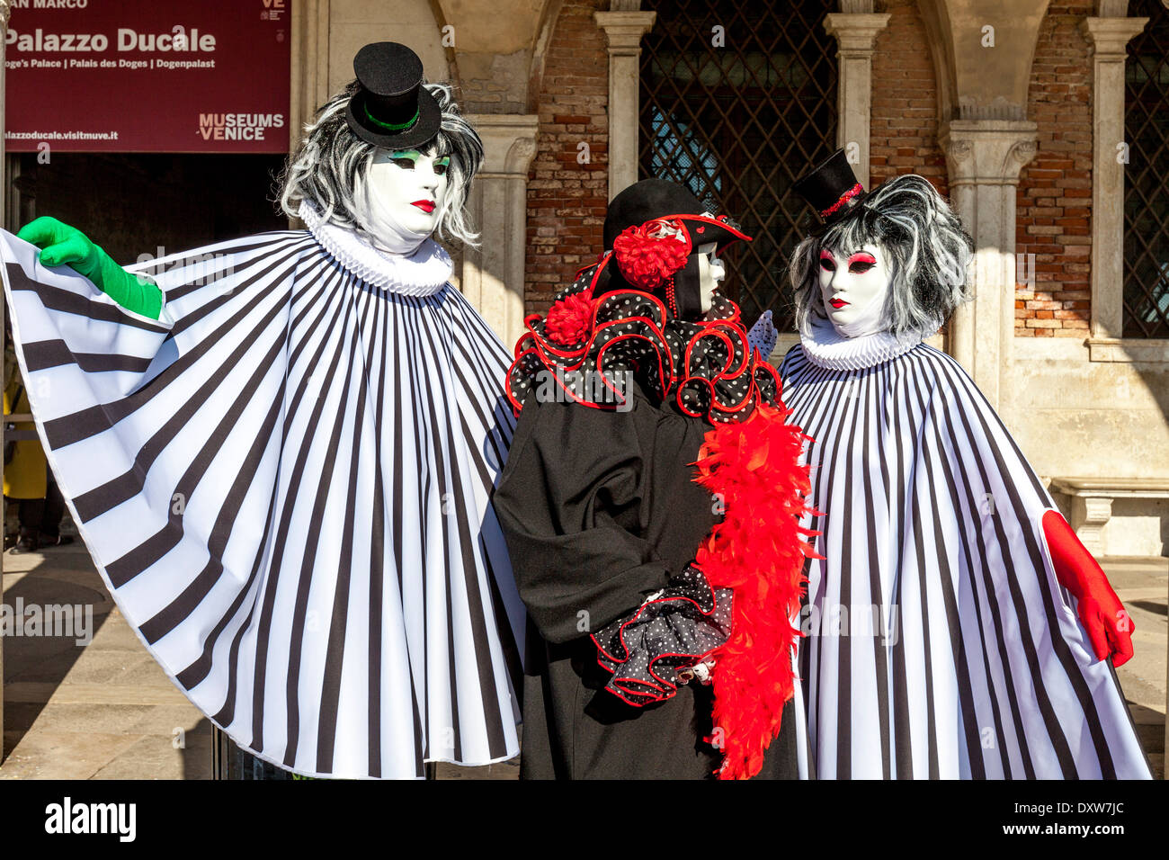 Carnival Revellers, Venice Carnival, Venice, Italy Stock Photo - Alamy