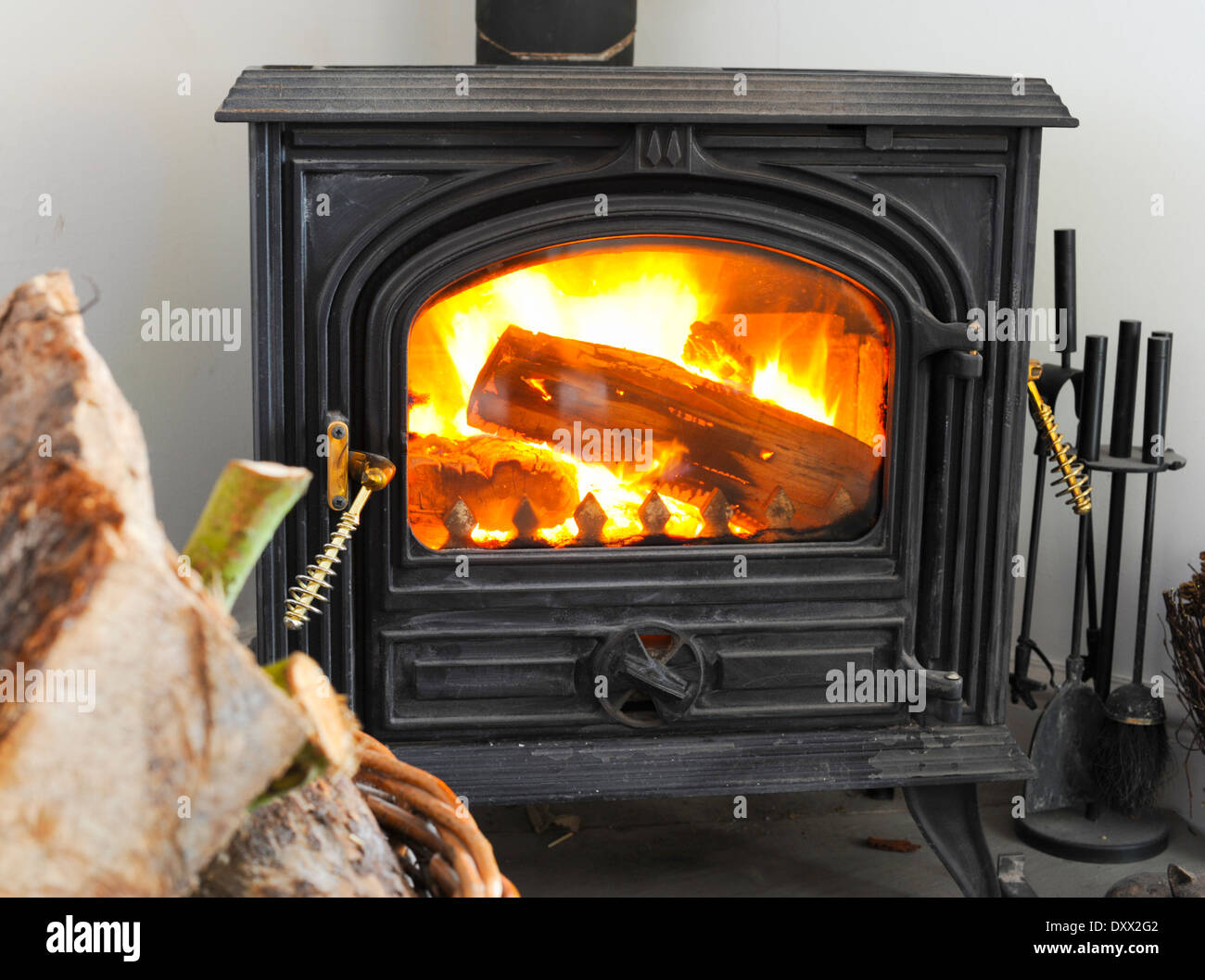 Wood burning stove hires stock photography and images Alamy