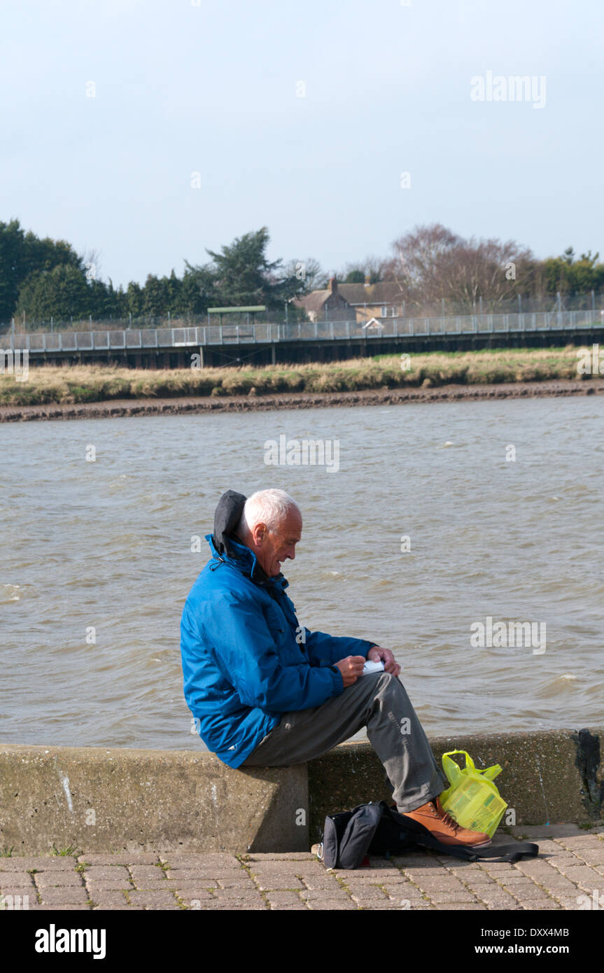 An artist sketching by the side of the River Great Ouse on the South Quay, King's Lynn, Norfolk Stock Photo