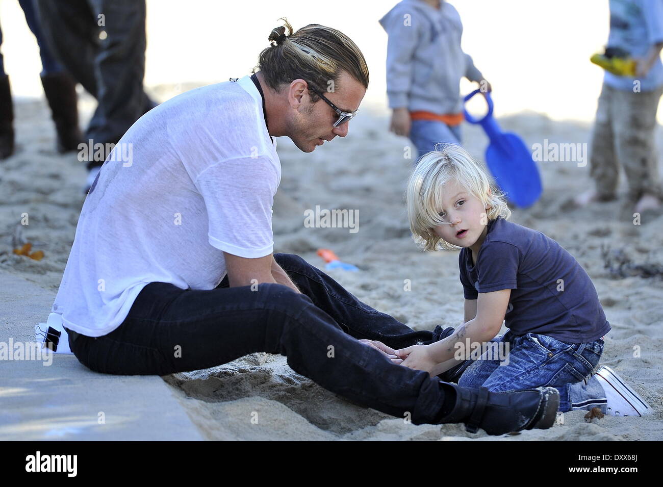 Gavin Rossdale and Zuma Rossdale at a park in Santa Monica playing in