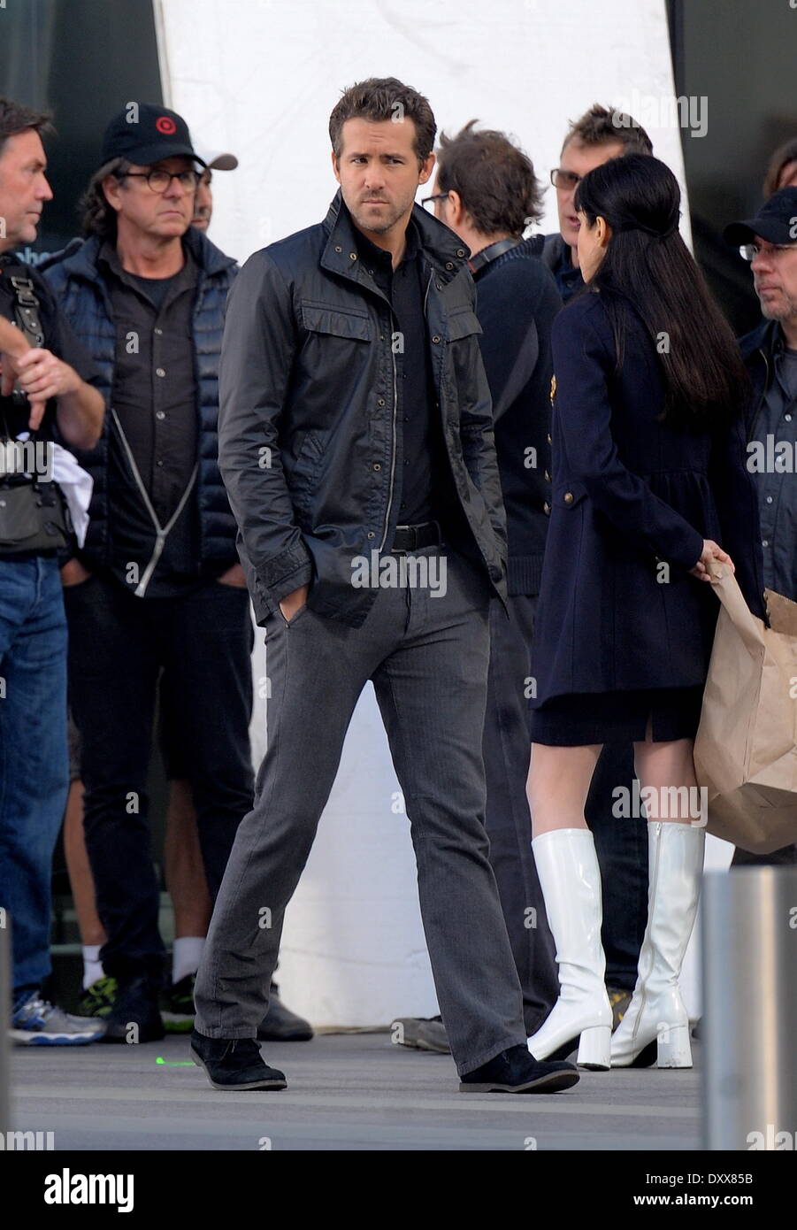 Ryan Reynolds Actors filming scenes for the upcoming movie 'R.I.P.D' in  downtown Los Angeles Los Angeles California - 25.11.12 Featuring: Ryan  Reynolds Where: Los Angeles CA United States When: 25 Nov 2012 Stock Photo  - Alamy