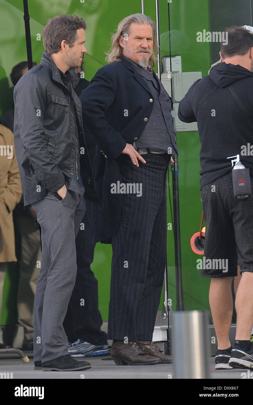 Ryan Reynolds and Jeff Bridges Actors filming scenes for the upcoming ...