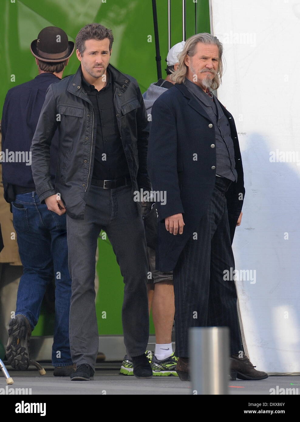 Ryan Reynolds and Jeff Bridges Actors filming scenes for the upcoming ...