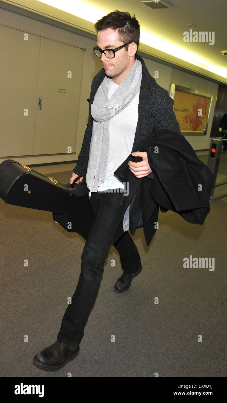 Chris Pine Arrives At Narita International Airport With His Girlfriend Tokyo Japan 03 12 12 Featuring Chris Pine When 03 Dec 12 Stock Photo Alamy