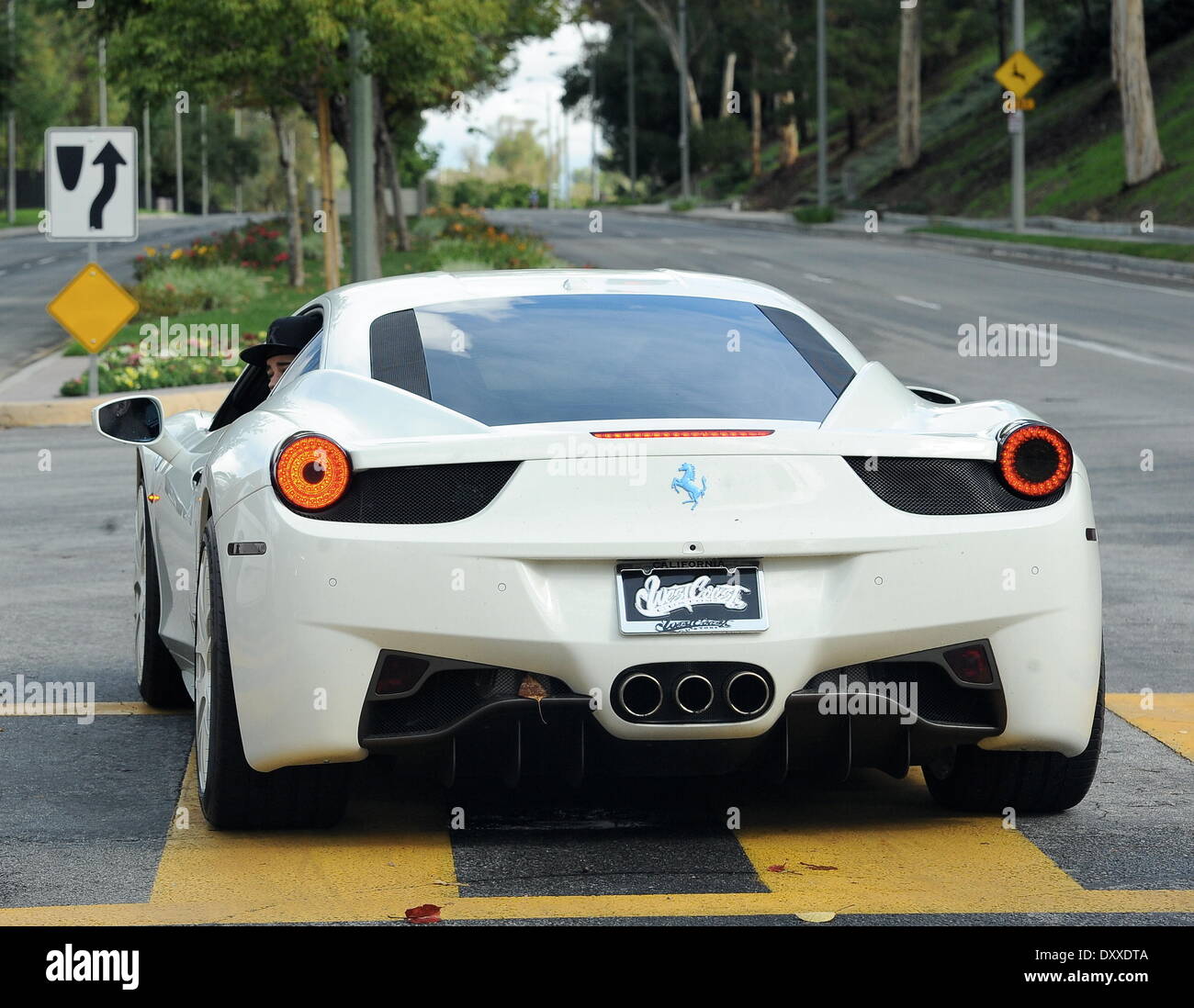 Pop star Justin Bieber spotted heading back home to his Calabasas