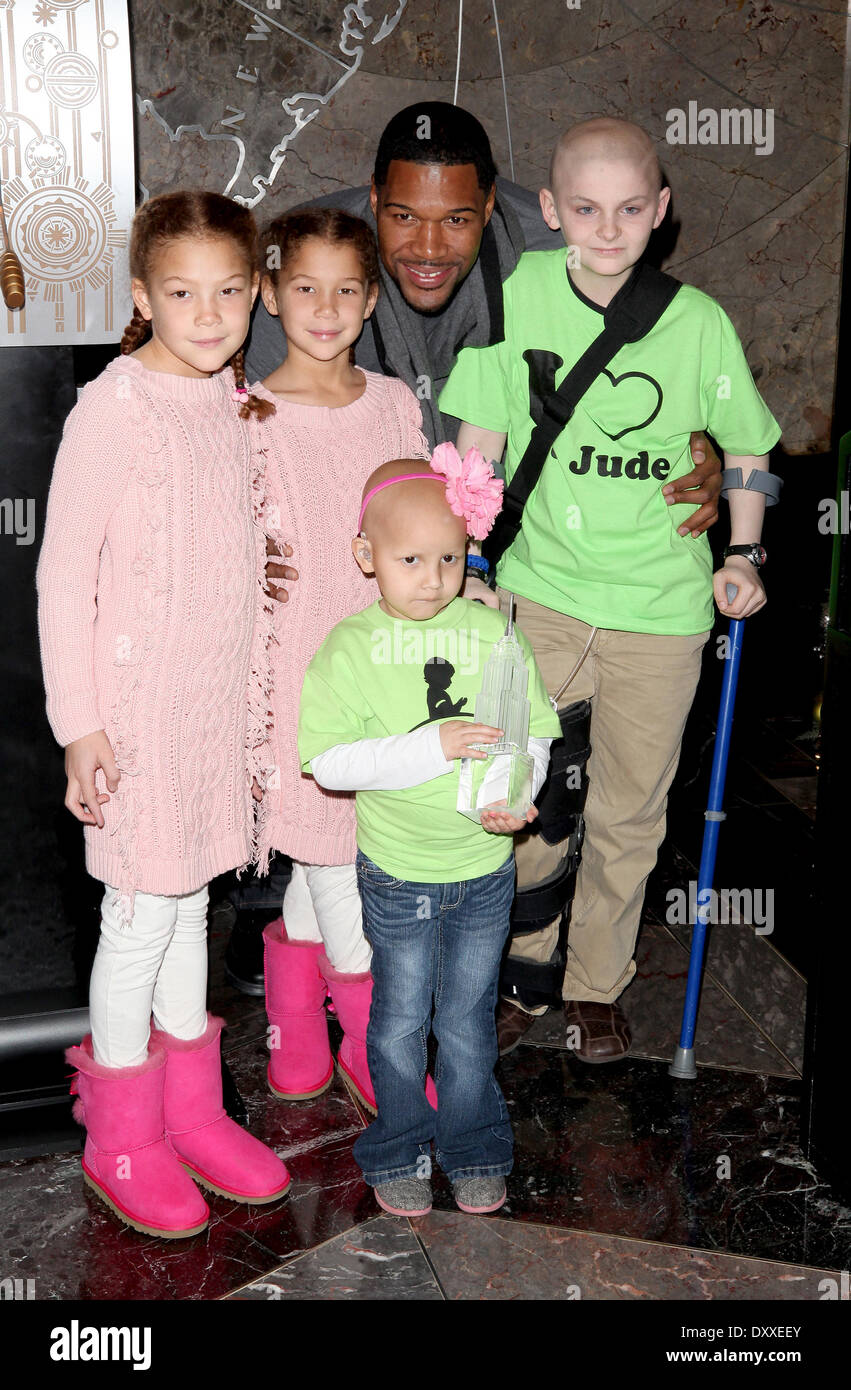 Michael Strahan along with patients from St. Jude Children's Research