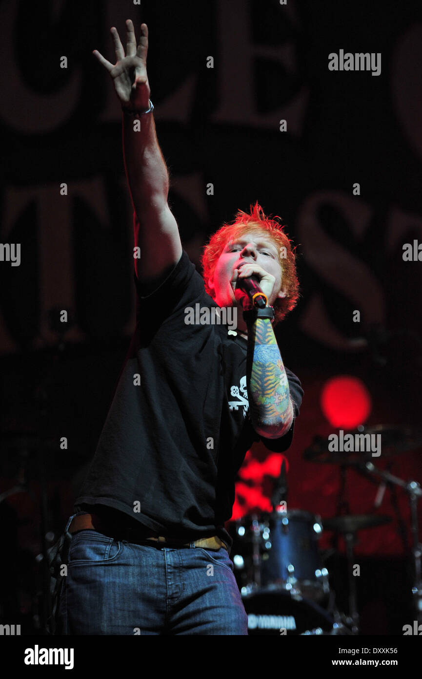klik Margaret Mitchell labyrint Ed Sheeran 101.9FM The Mix presents Miracle on State Street at the Chicago  Theater in Chicago. Featuring: Ed Sheeran Where: Illinois United States  When: 14 Dec 2012 Stock Photo - Alamy