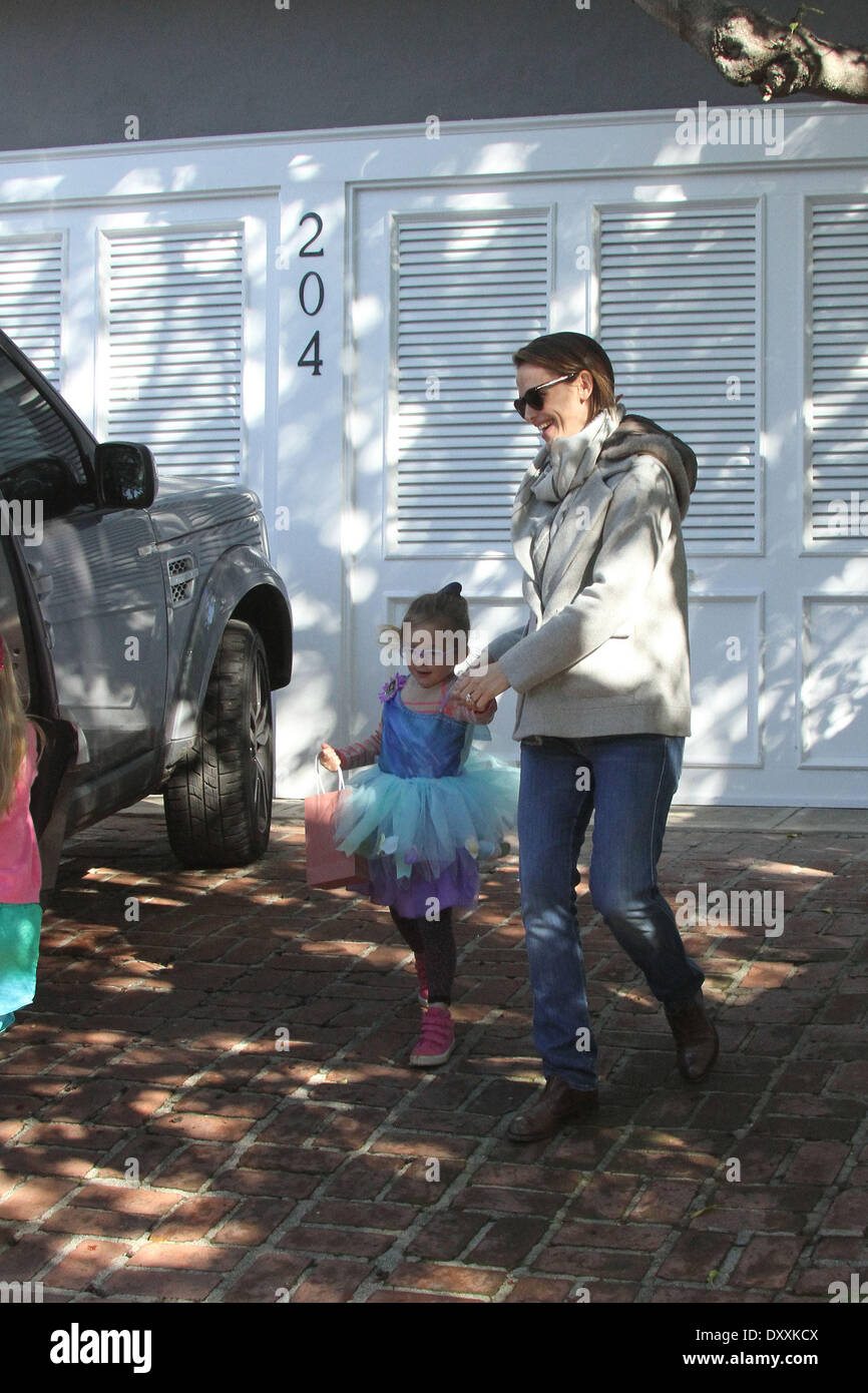 Seraphina Affleck Violet Affleck Jennifer Garner and her daughters