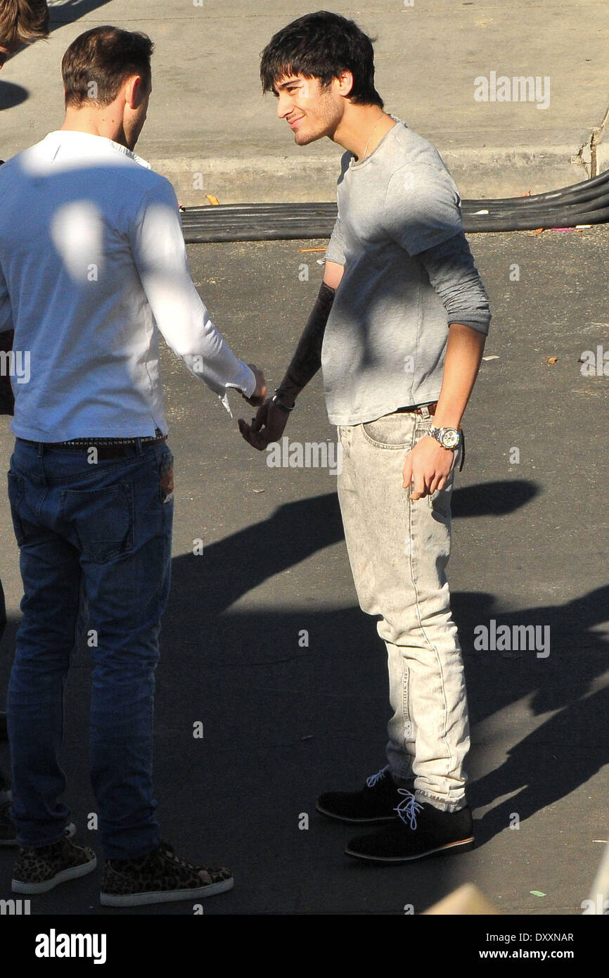 Zayn Malik shows off his new tattoos One Direction seen having lunch and  exchange gifts outside the CBS Studios before the taping of the 'X Factor'  finale. Los Angeles California- 20.12.12 Featuring:, image size:866x1390