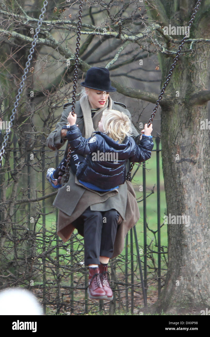 Gwen Stefani Zuma Rossdale Gwen Stefani and her family take a walk in