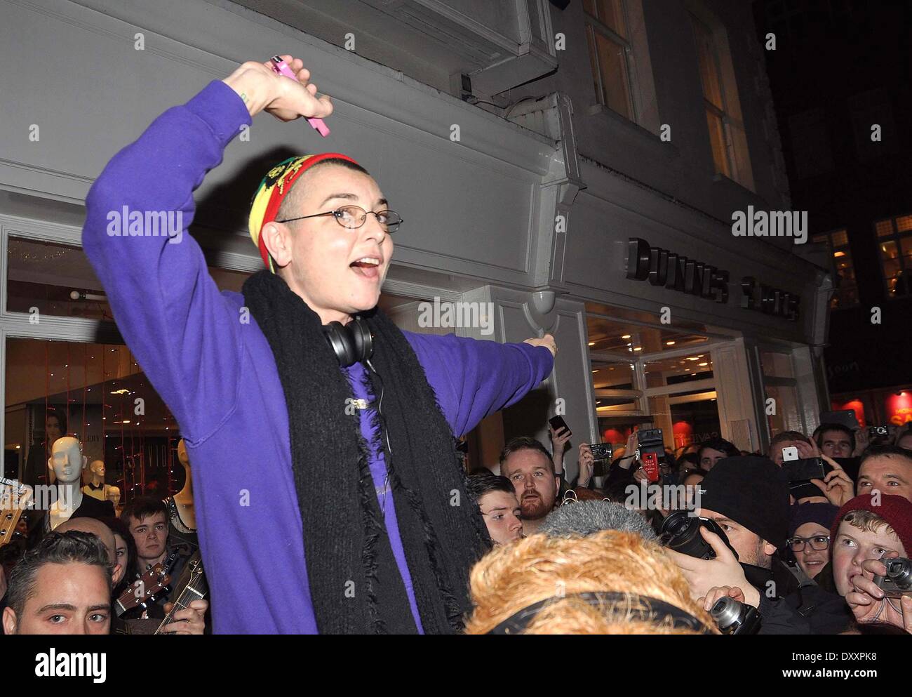 Sinead O'Connor Traditional Annual Christmas Eve Busking Session on