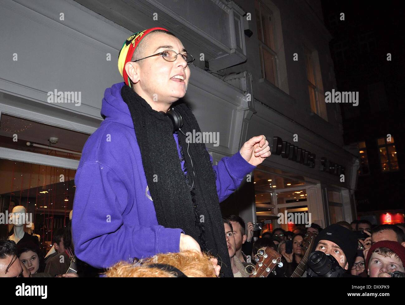 Sinead O'Connor Traditional Annual Christmas Eve Busking Session on
