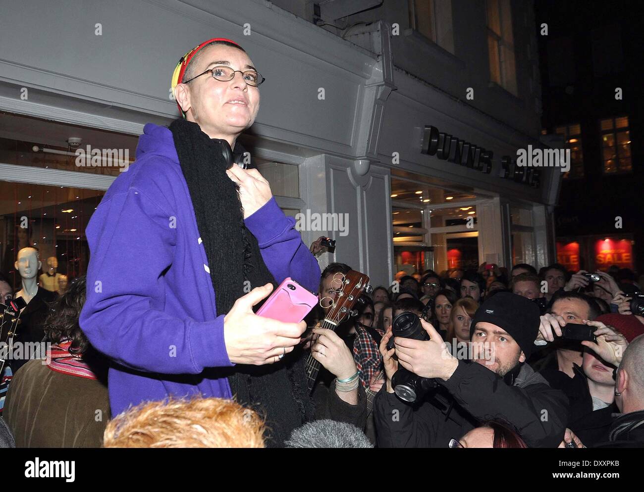 Sinead O'Connor Traditional Annual Christmas Eve Busking Session on