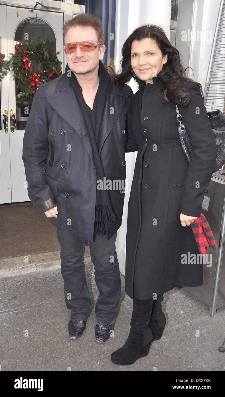 Bono Ali Hewson Traditional Annual Christmas Eve Busking Session on Grafton Street Dublin Ireland - 24.12.12 Featuring: Bono,Ali Hewson Where: Ireland When: 24 Dec 2012 Stock Photo