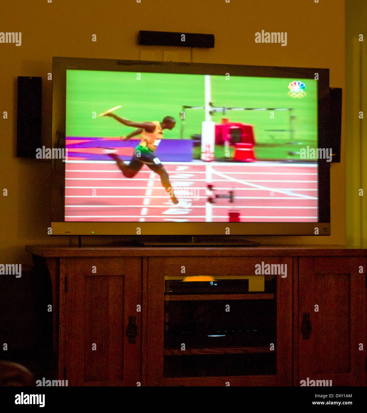 Large television man hires stock photography and images Alamy