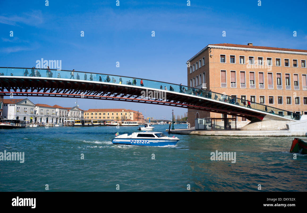 Ponte della Constituzione (Constitution Bridge) from Venice railway station (Ferrovia) to Piazzale Roma Stock Photo