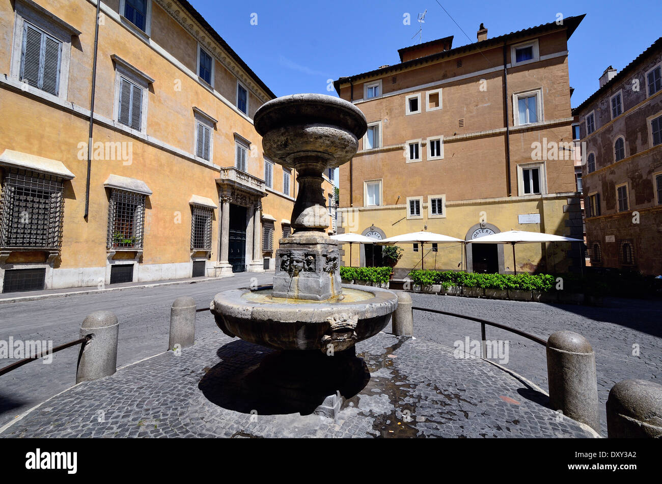 Fontana di piazza San Simeone   roma Stock Photo