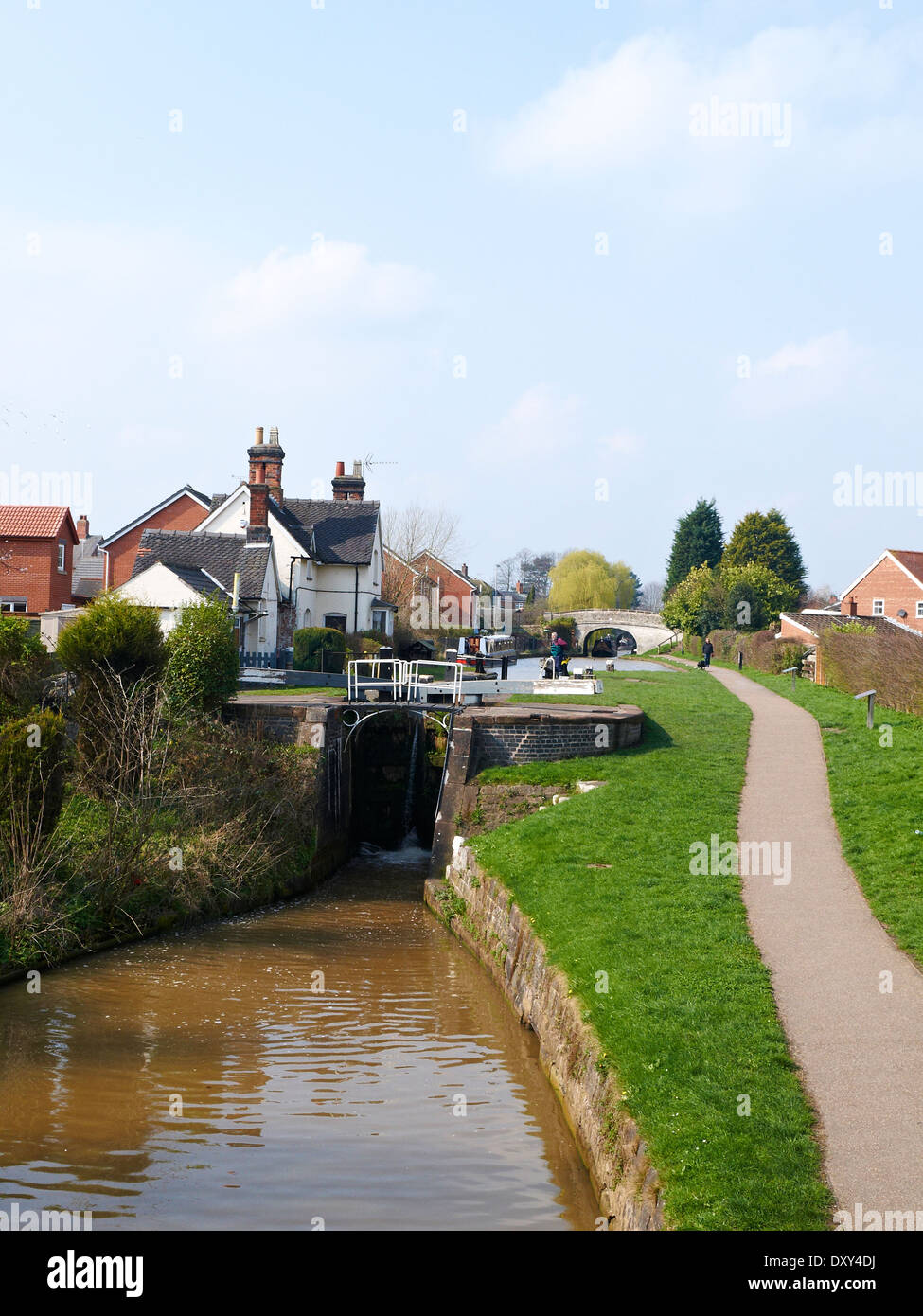Wardle lock with cottage on the Shropshire Union Canal in Middlewich Cheshire UK Stock Photo Alamy