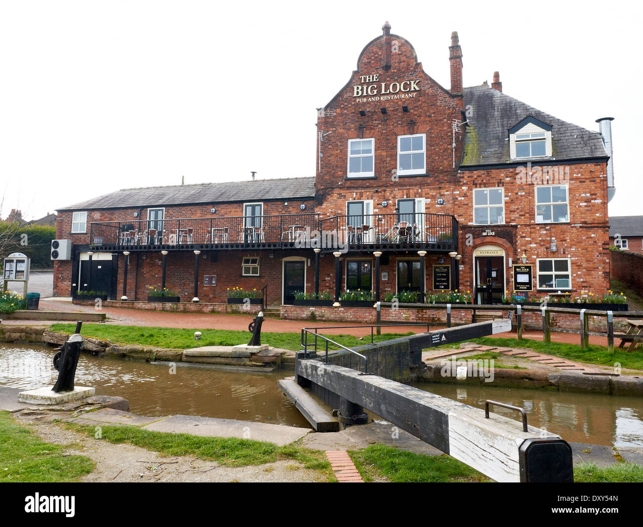 The Big Lock pub and restaurant on the Trent and Mersey canal in Middlewich Cheshire UK Stock Photo