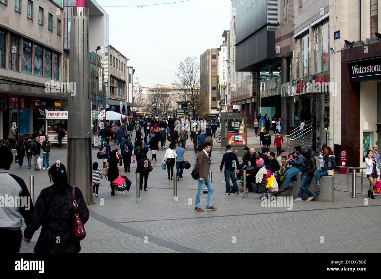 Busy shopping centre in birmingham hires stock photography and images