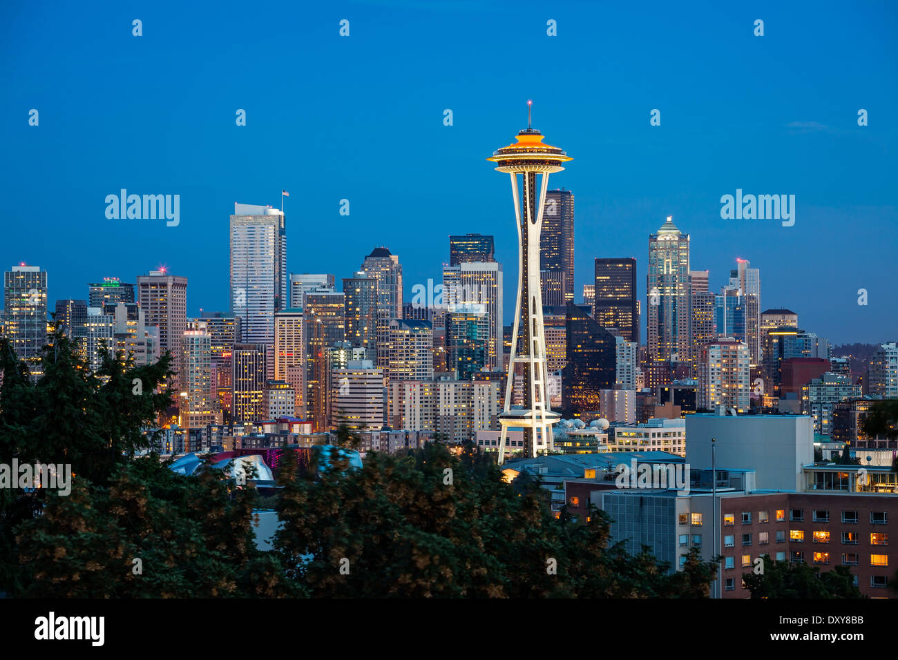 Dusk over the Seattle skyline, Washington Stock Photo