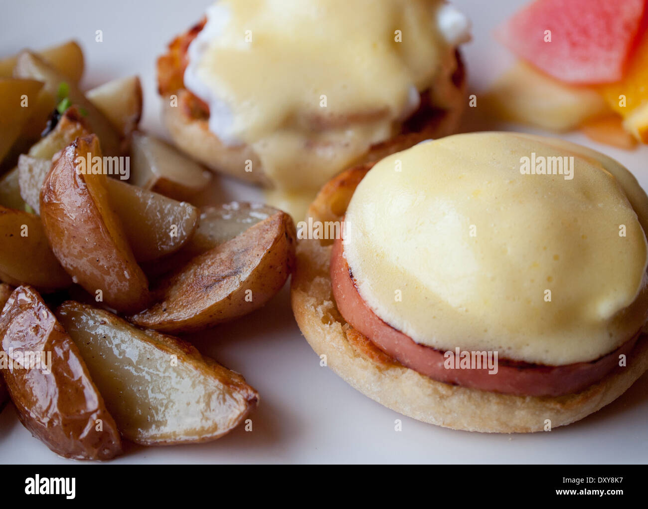 English breakfast with benedict eggs hires stock photography and