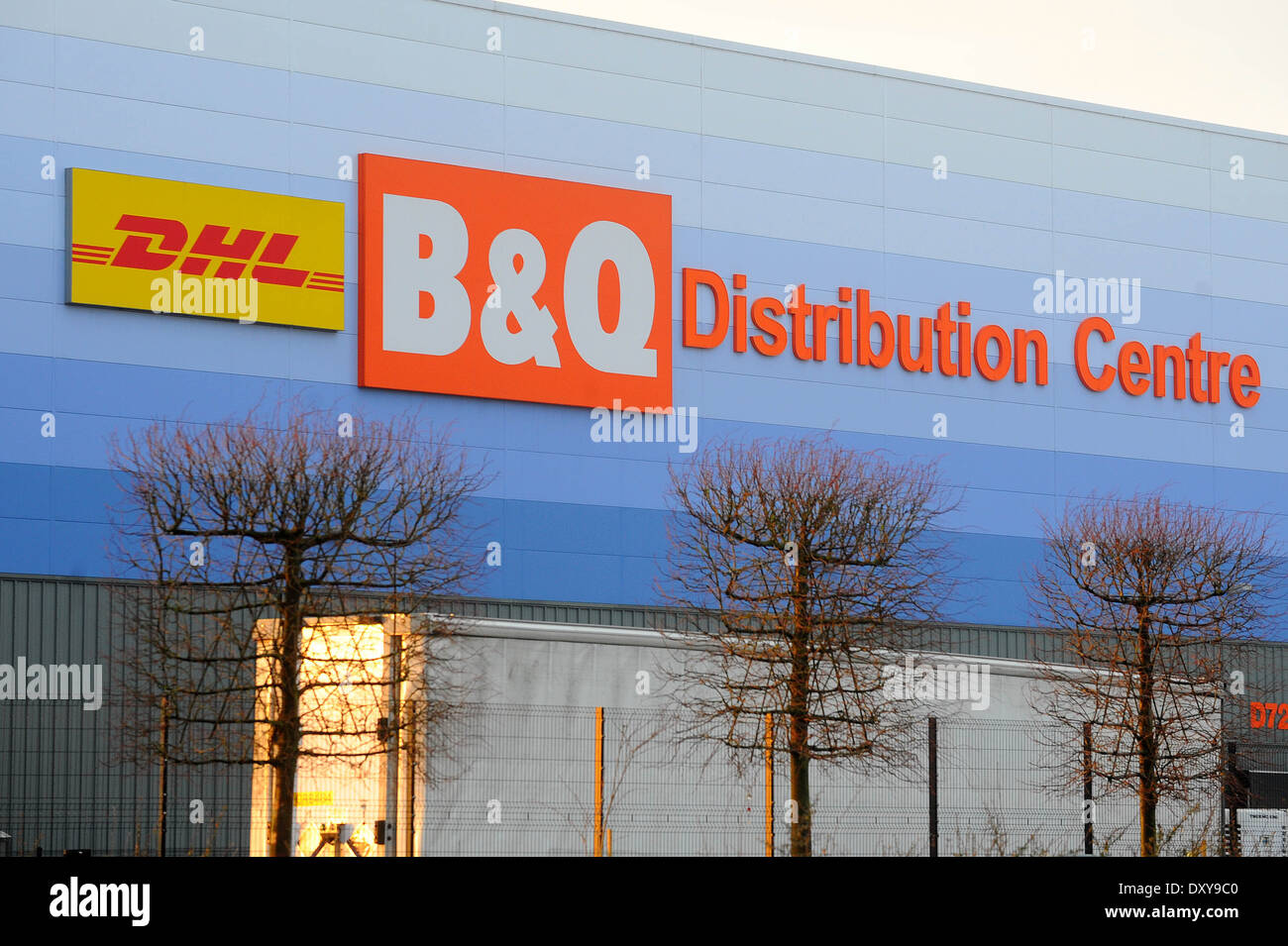The DHL and B&Q Distribution Centre near Swindon in Wiltshire Stock Photo Alamy